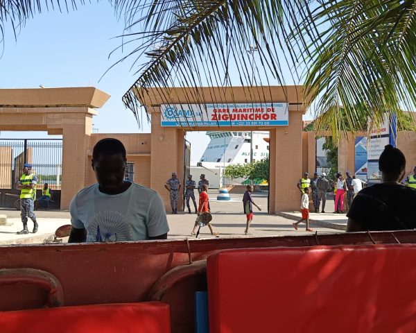 La gare maritime de Ziguinchor, toujours très animée.