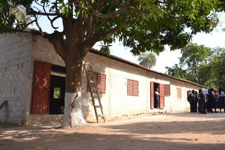 Estel : la cour intérieure et les classes