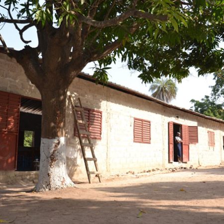 Estel : la cour intérieure et les classes