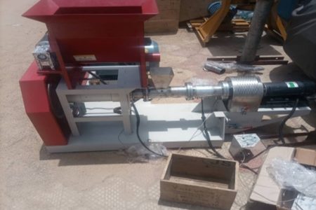 Balankine : machine à fabriquer des aliments pour poissons.